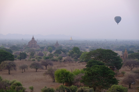 Balooning over Bagan